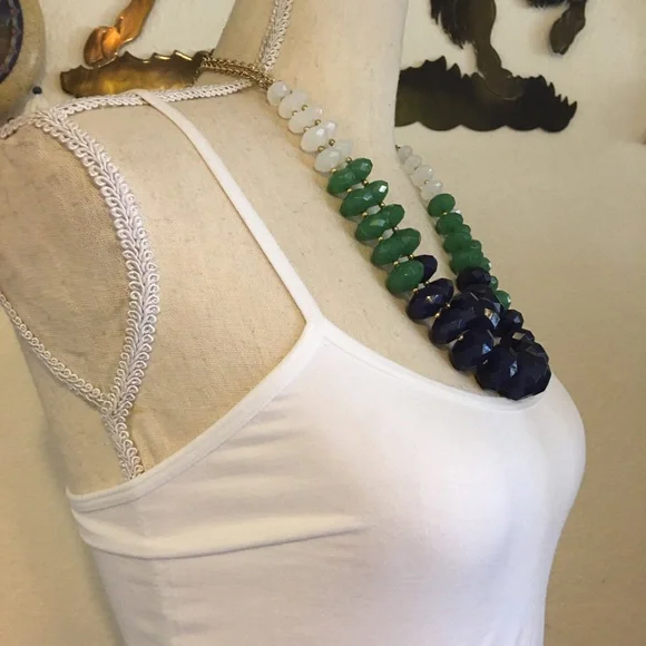 Layered large faceted plastic bead necklace - Picture 2 of 8